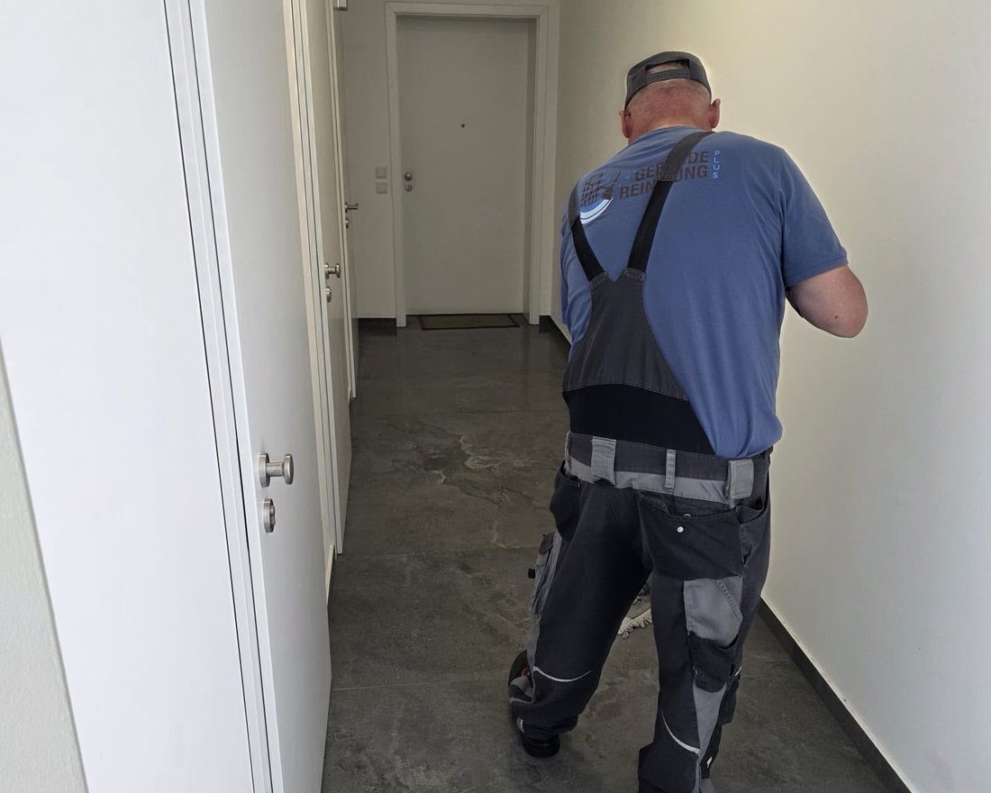 Unterhaltsreinigung in einem Innenraum